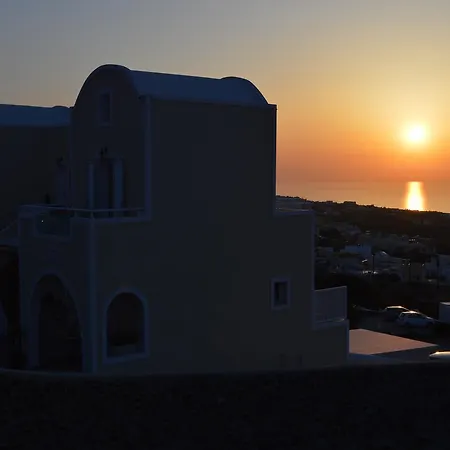 Kiklamino Sunset Oia (Santorini)
