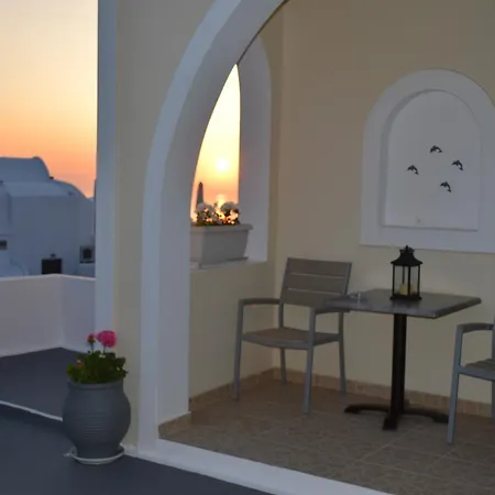 Kiklamino Sunset 3* Ía